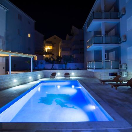 Apartments Sara 3 Bol Exterior foto