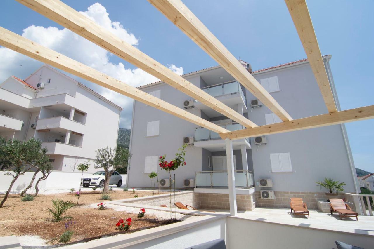 Apartments Sara 3 Bol Exterior foto